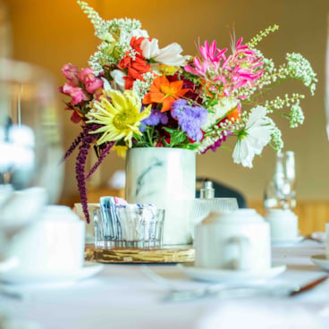Table setting with flowers