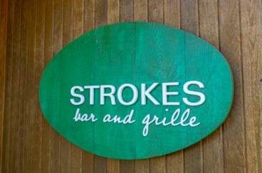 Strokes Bar and Grille signage
